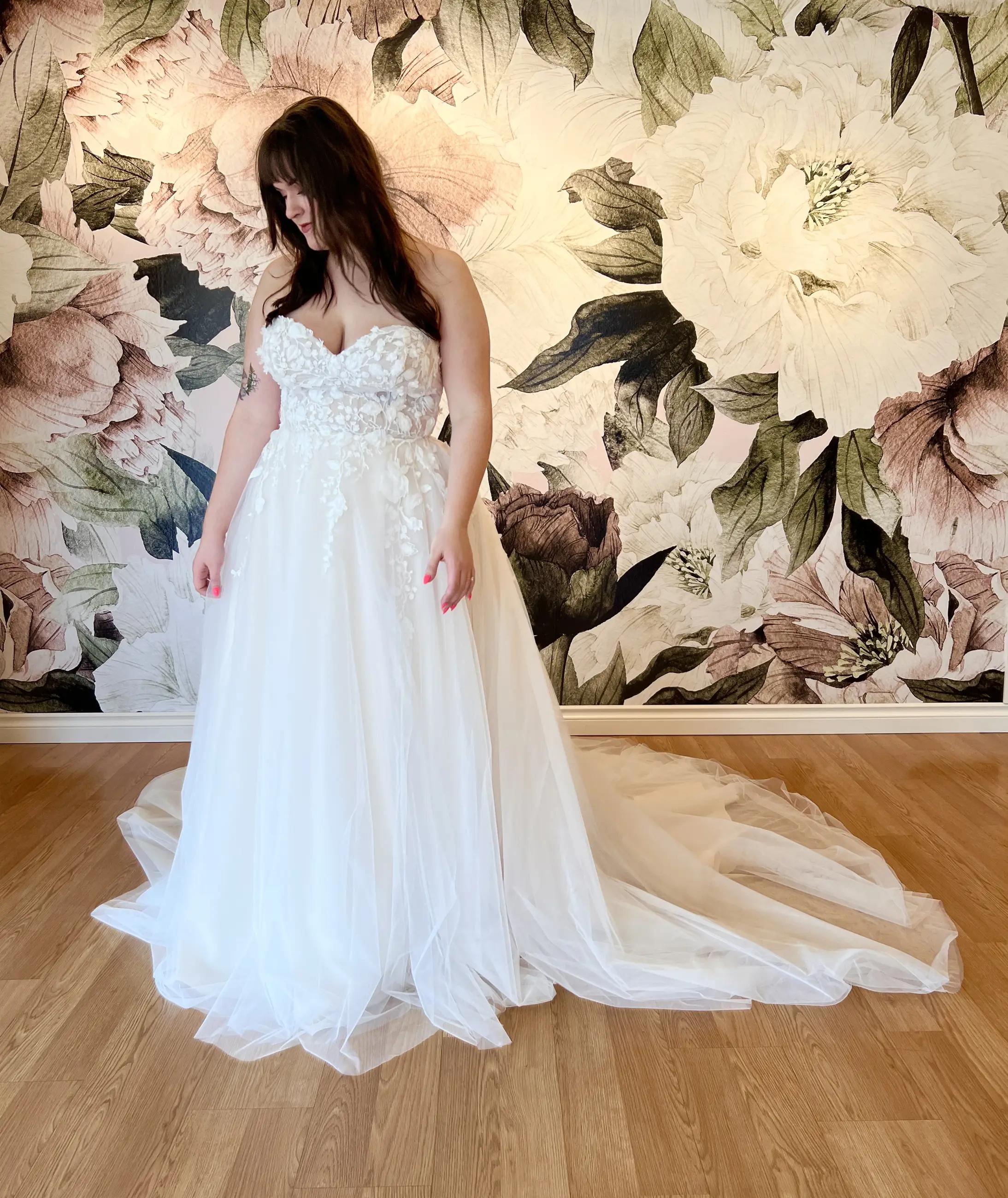 A-line Wedding Dress with Sweetheart Neckline and 3D Lace on Bodice